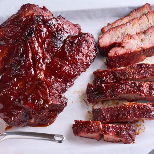 boneless ribs af nakkefilet med barbecuesauce.