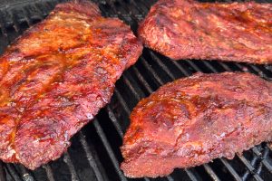 ribs efter to timer på grillen.