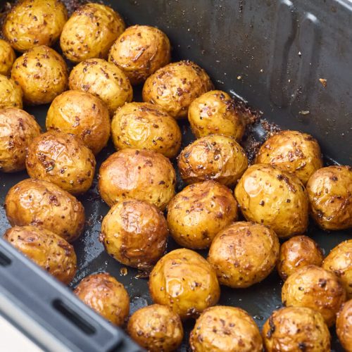 små kartofler i airfryer med smør og hvidløg.